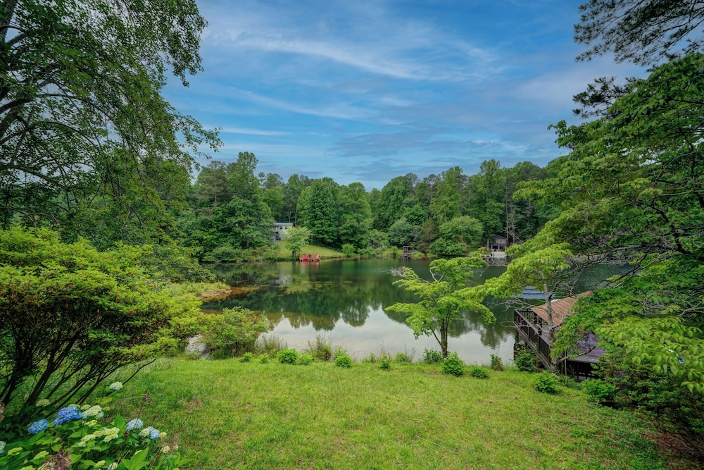 Lakeside Country Cottage