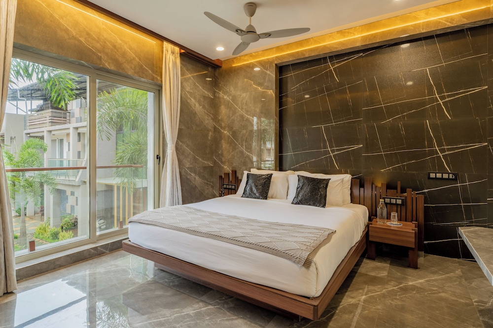 Alaya Stays - Imperial Calista 4BHK near Khandala Hills