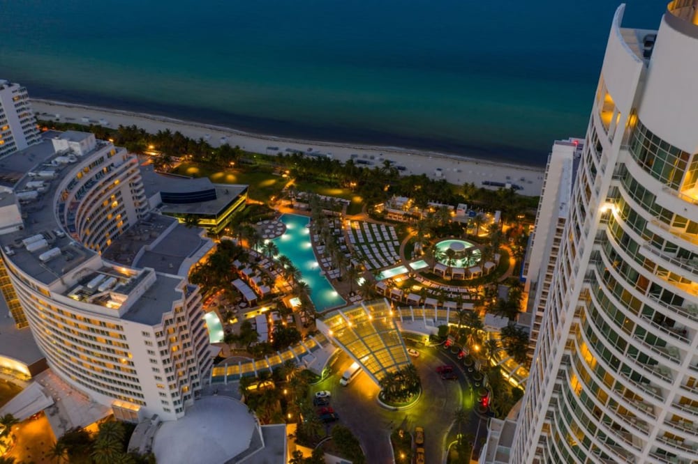 FontaineBleau Resort Balcony w/ Ocean plus Bay View