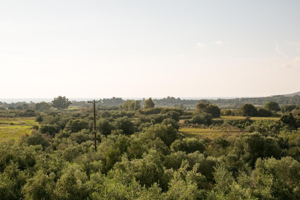 Almyros Studios & Apartments