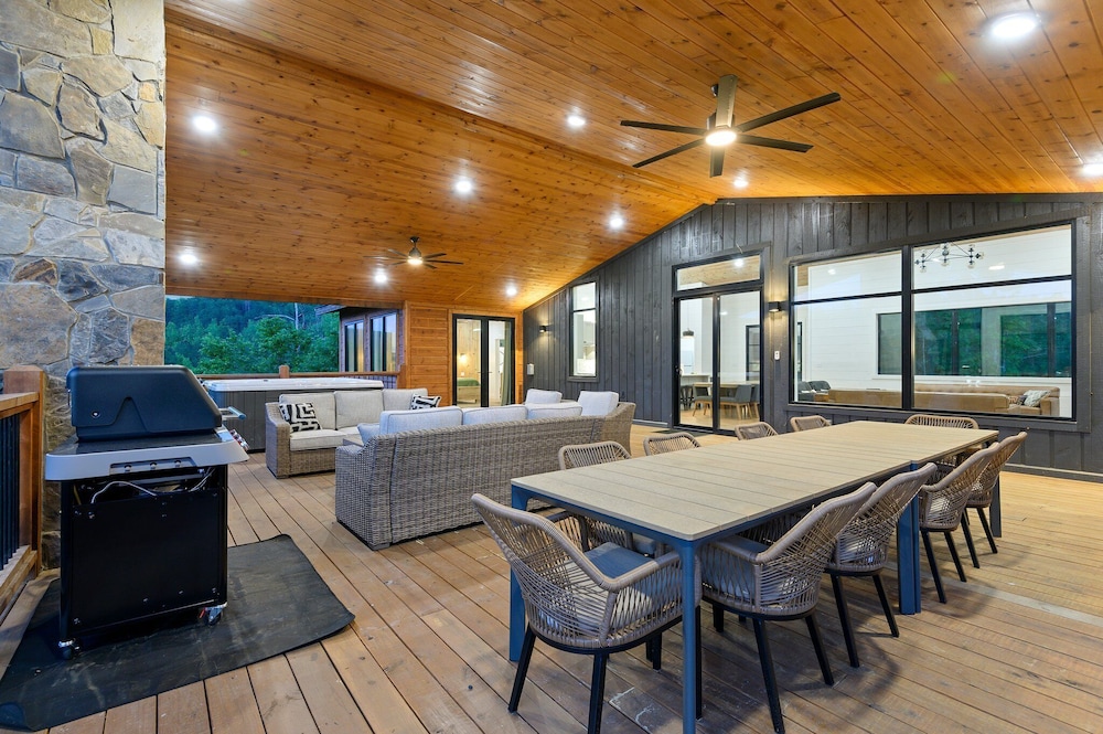 Luxury Retreat in Broken Bow