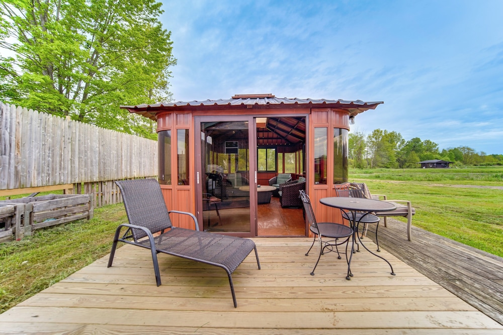 Dog-friendly Cabin Near Pymatuning Lake!