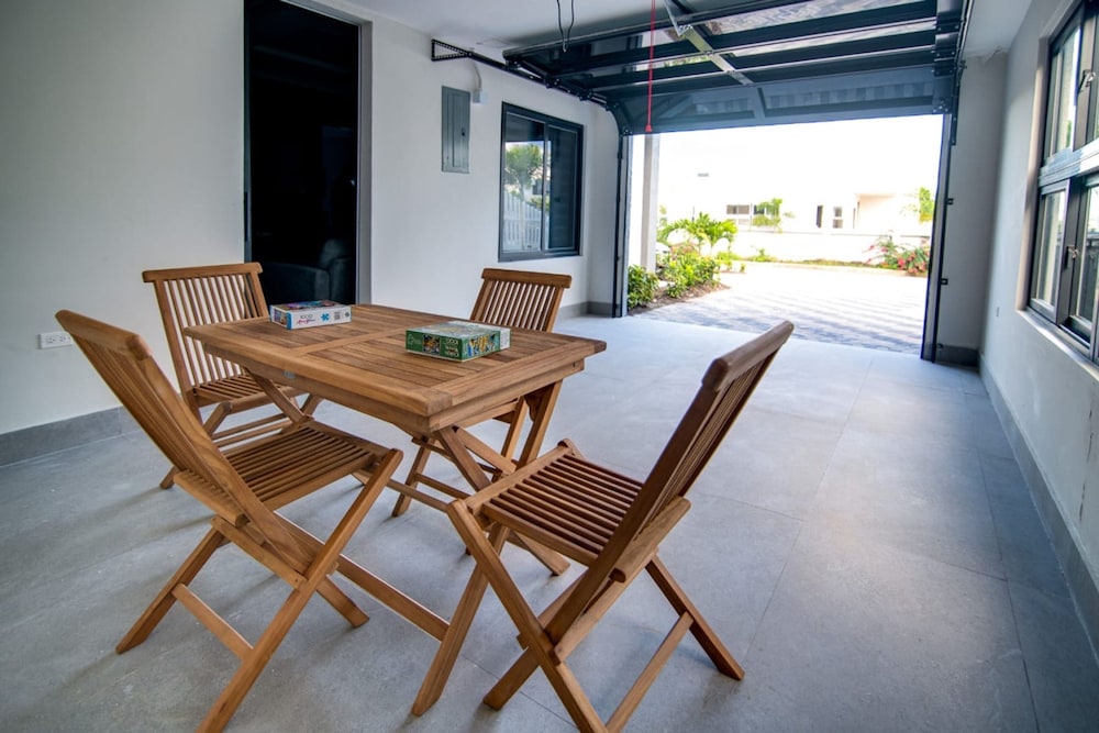 Sun-soaked Paradisiac Escape 3BR Private Beach Pool