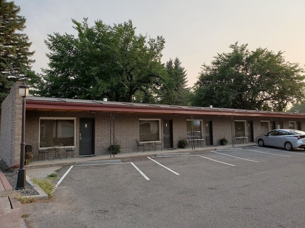 Three Forks Lewis & Clark Motel