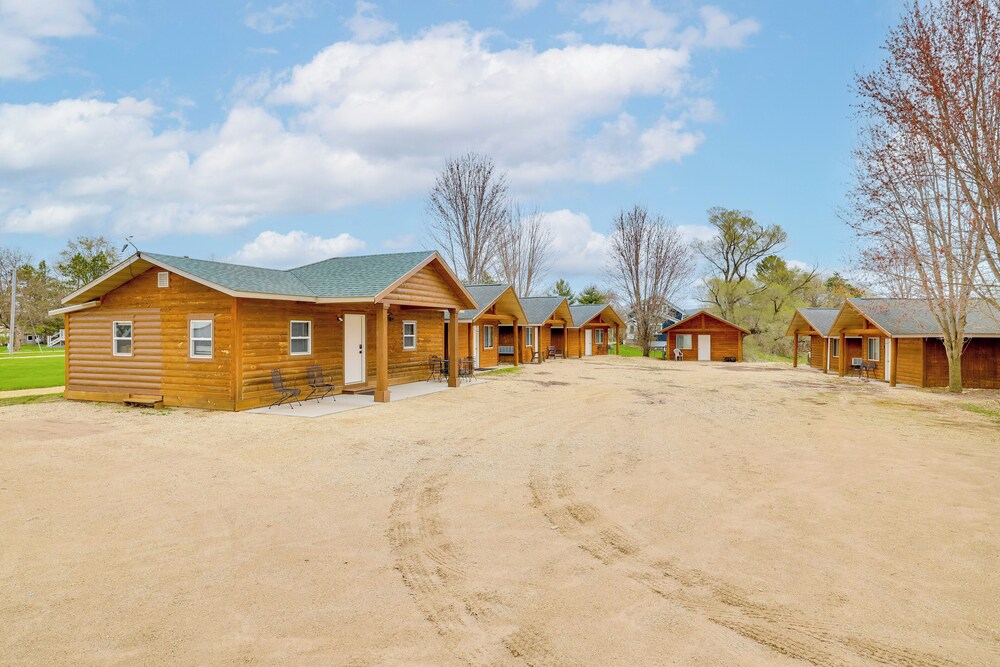 14 Mi to Mississippi River: Rural Cochrane Retreat