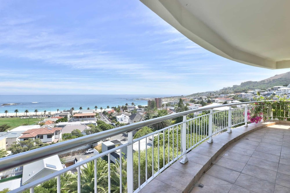 Camps Bay Home w Pool Garden Sea View Tree Villa