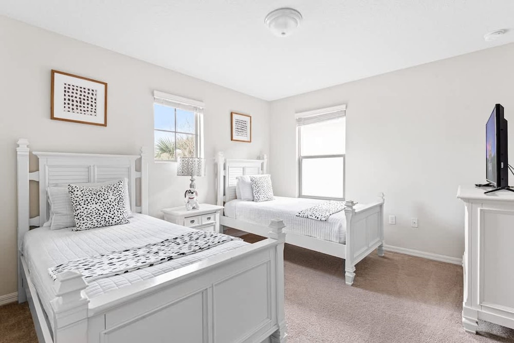 Pet Friendly Amazing 5 BR Sleeps 10 Ww2116