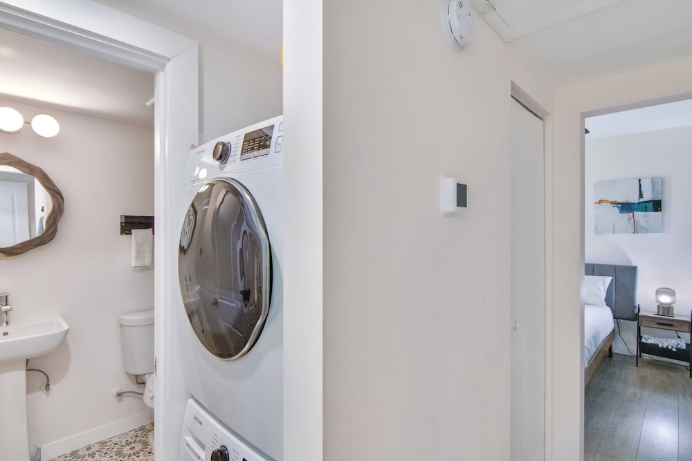 5BR Sleeps 14 w/ In-law Suite & Bbq!