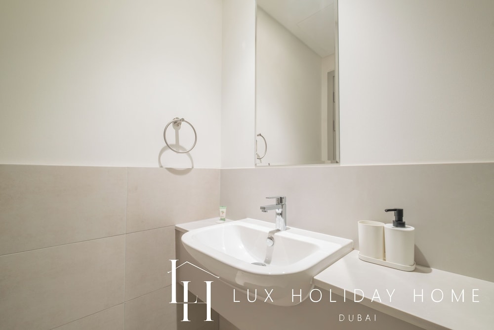 LUX The Creek Palace Residence Suite 2