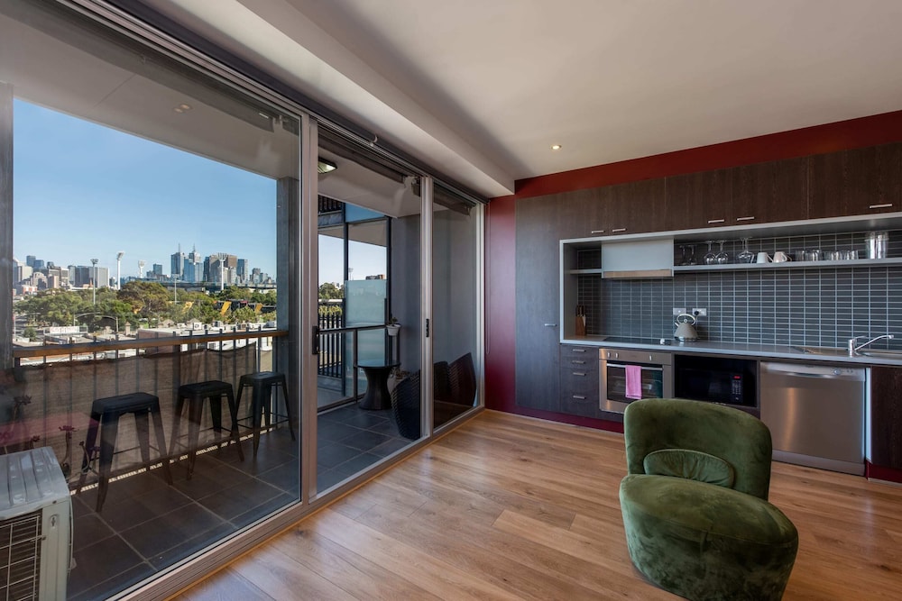 Stunning 1B Apt in Richmond - Parking & City Views