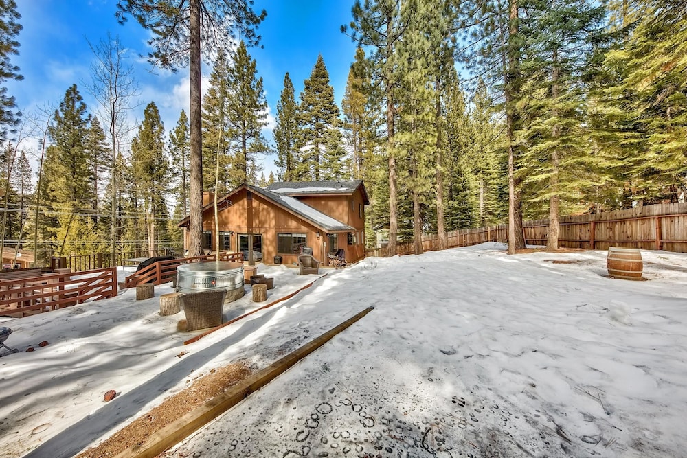 1760t Thunderbird Cabin 3 Bedroom Home