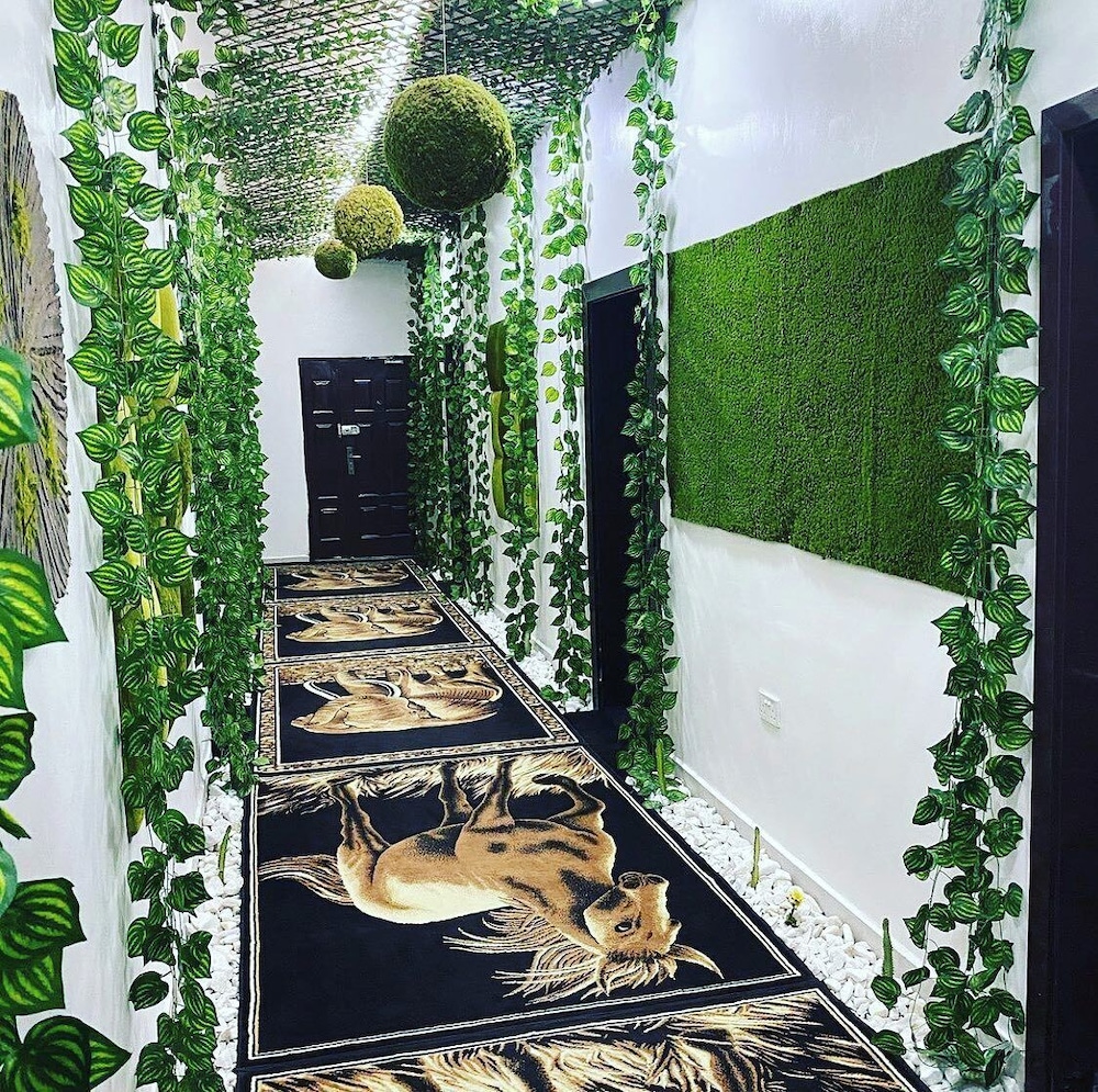 6129 Luxzri Apartment