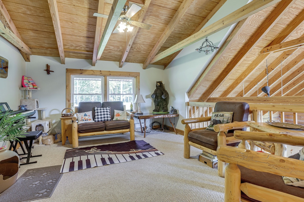 Hot Tub & Game Room: Deep Creek Winter Getaway