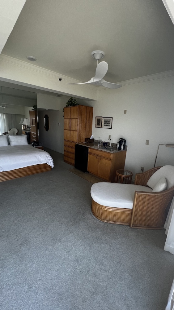 Lighthouse Club Hotel