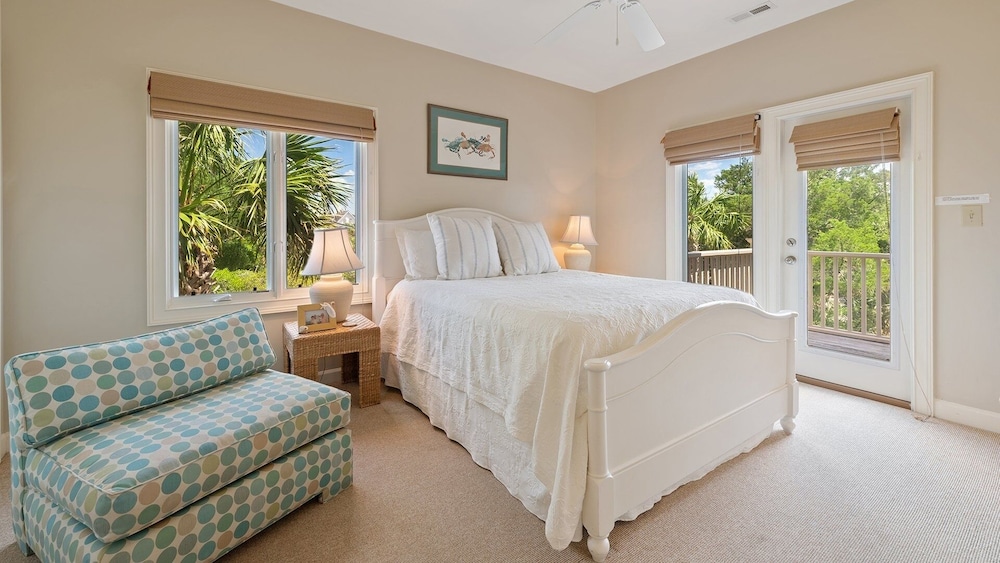 Pawleys Island Vacations - Inviting Vacation Home Directly On Beach 7 Bedroom Home by RedAwning - Property Image 5
