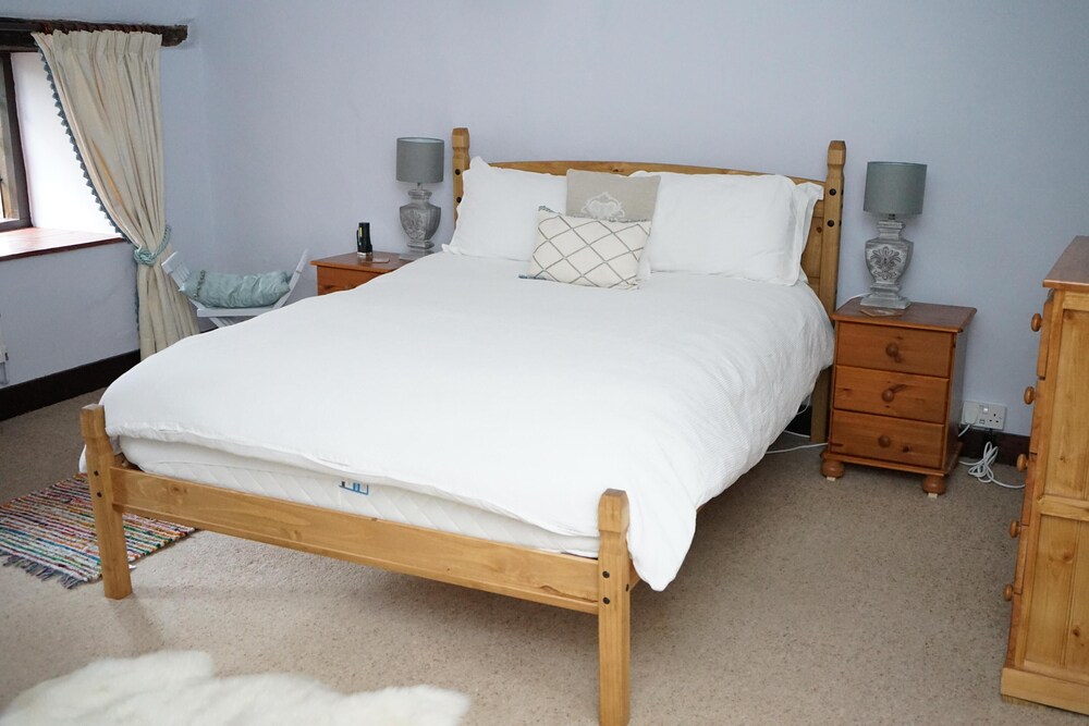 Historic 2bed - Traditional Countryside Retreat view 2