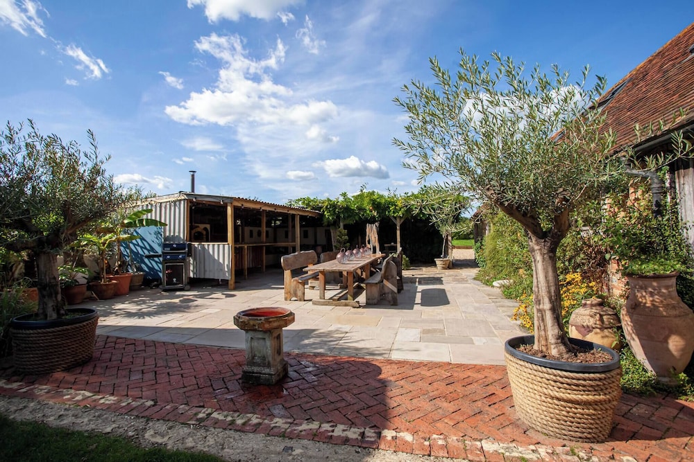 Lakeside Sussex Retreat