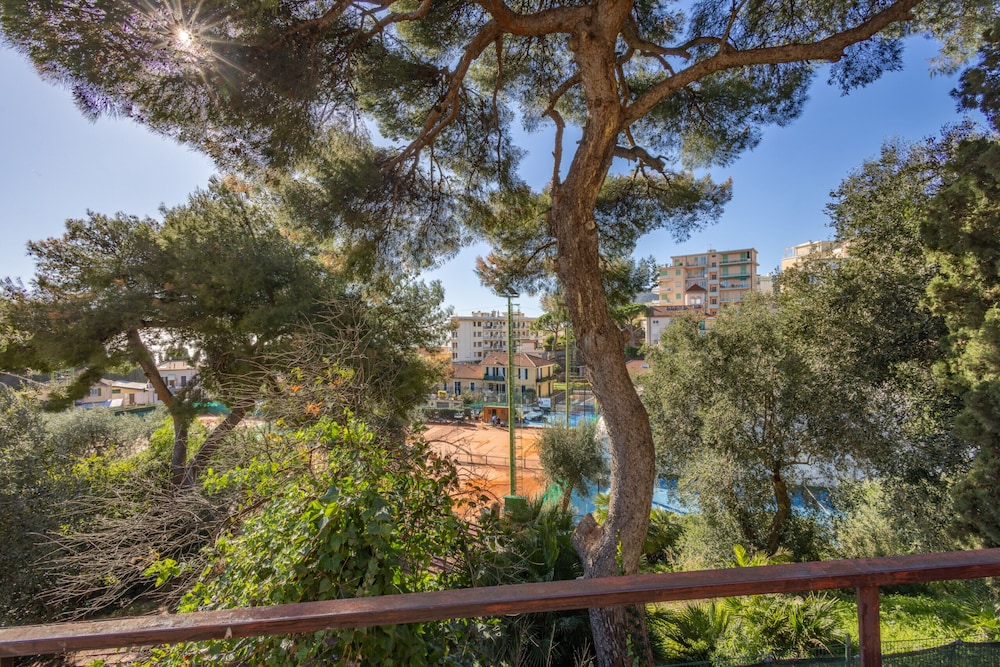 Tennis Flat With Sea View by Wonderful Italy