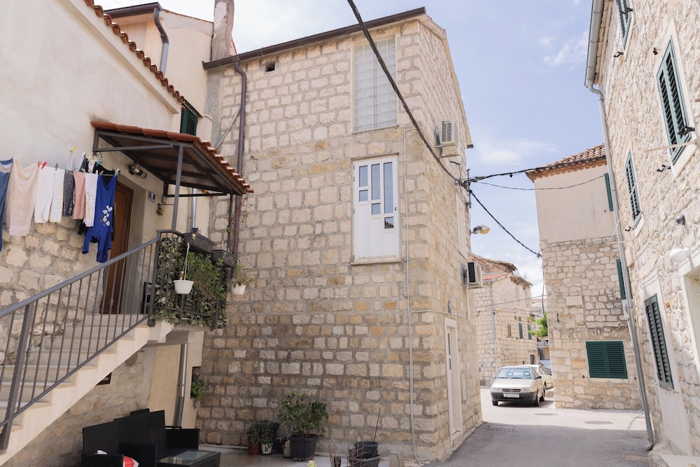 Apartments Kastilac with sea view