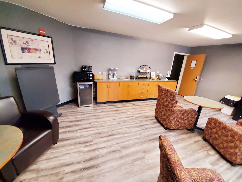 Mount Pleasant Vacations - Americas Best Value Inn Suites Racine - Property Image 17