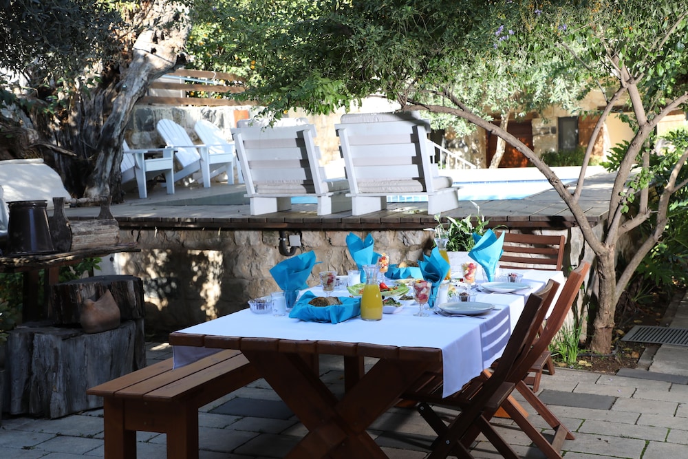 Shulamit Yard