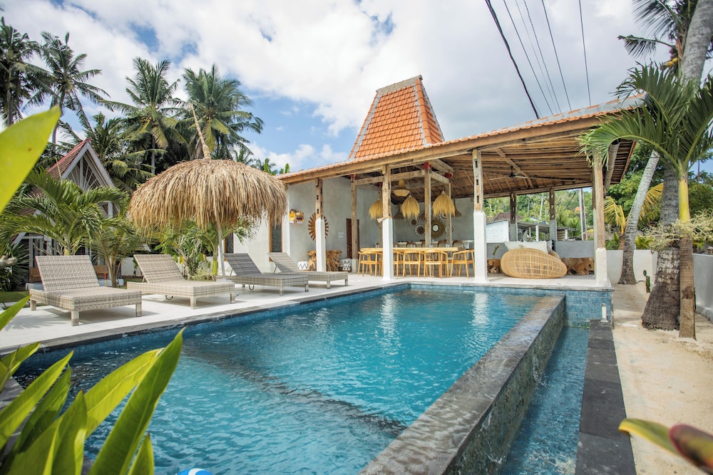 Sunset House Ceningan
