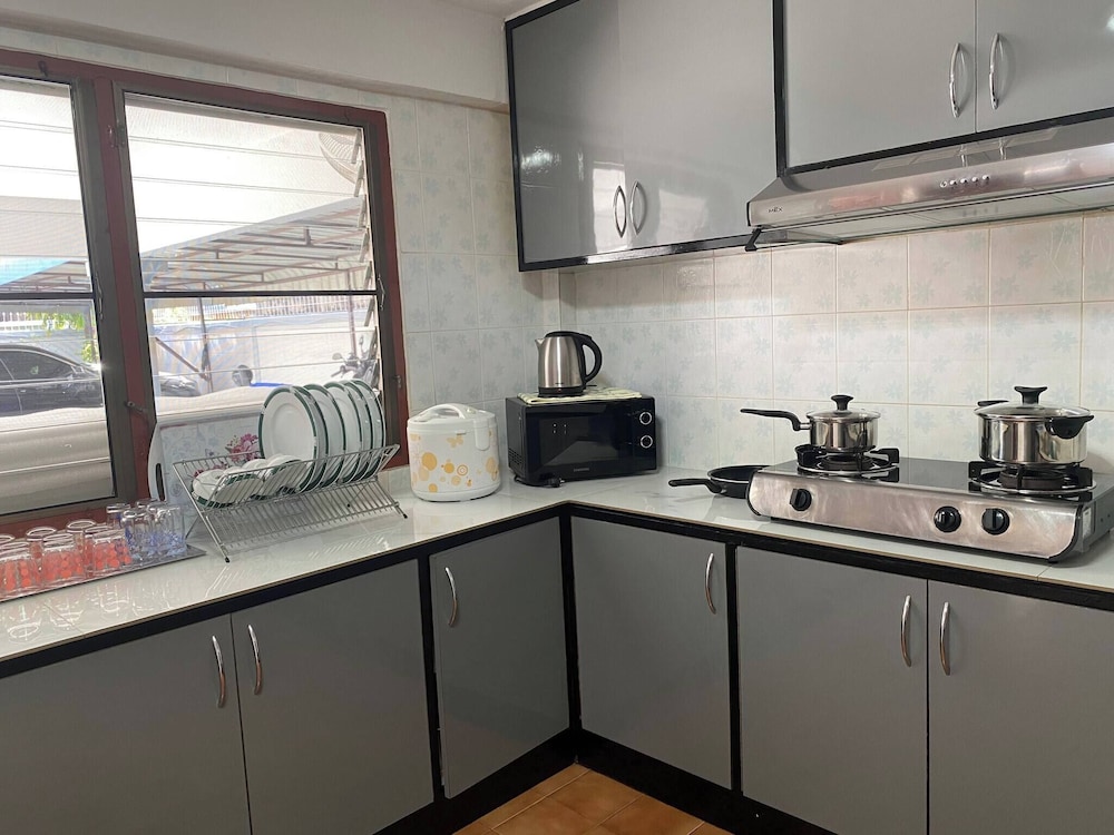 Beautiful 2 Story Newly Renovated Bungalow House