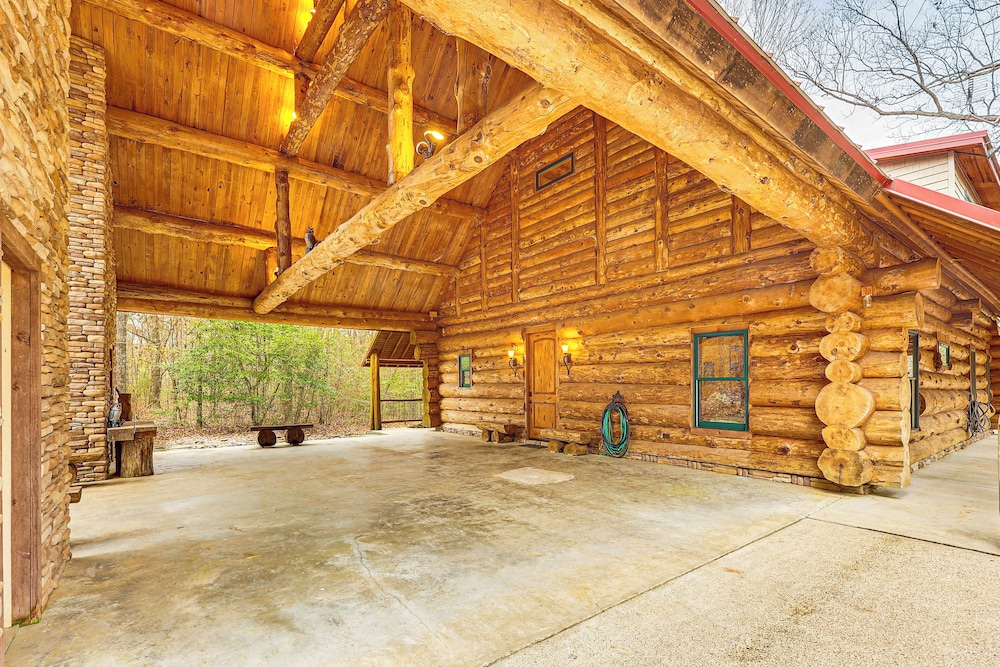 Fish, Boat & Hike: Pet-friendly Cabin in Arkansas