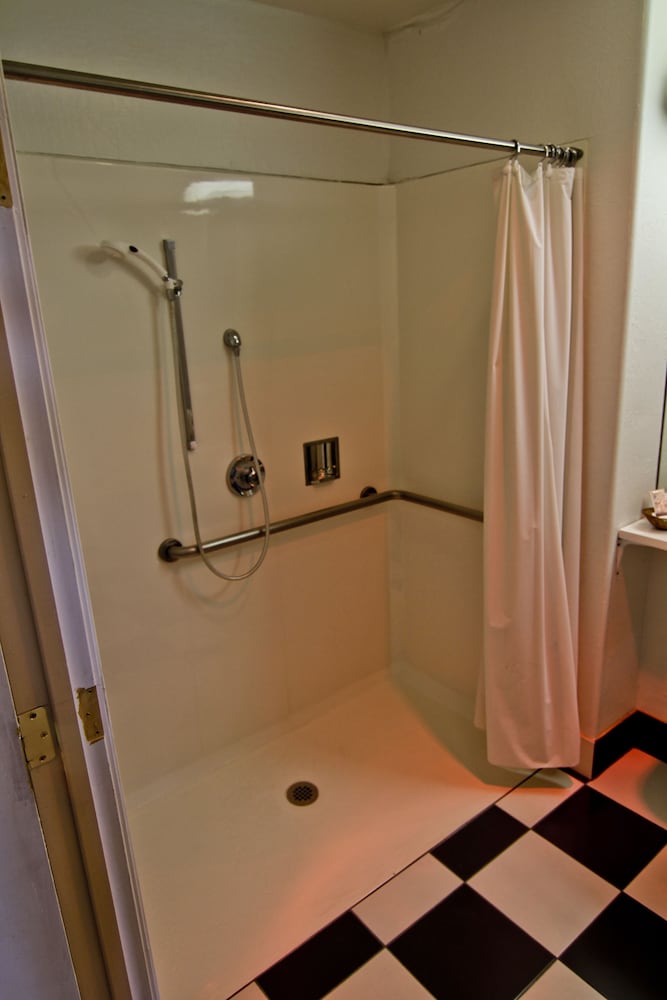Lake Tahoe Vacations - National 9 Inn - Property Image 17