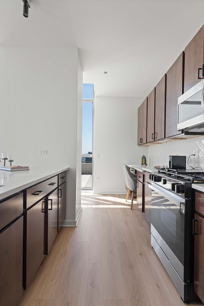 West Loop PH Fireplace Deck Incredible Views