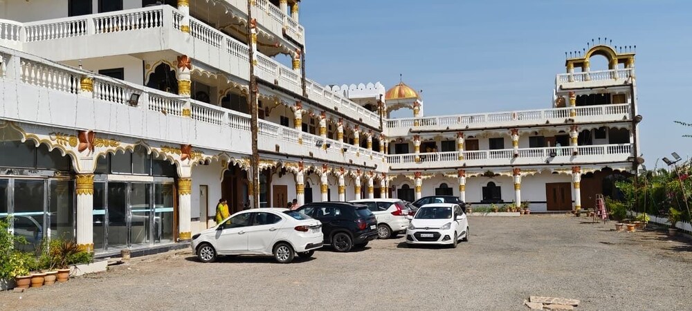 Hotel Karishma Palace Badnawar