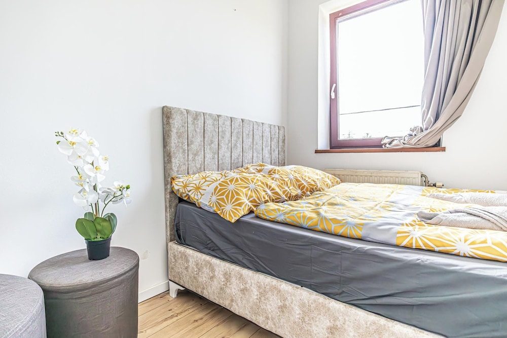Cozy House Terrace &Garden Sleeps 34