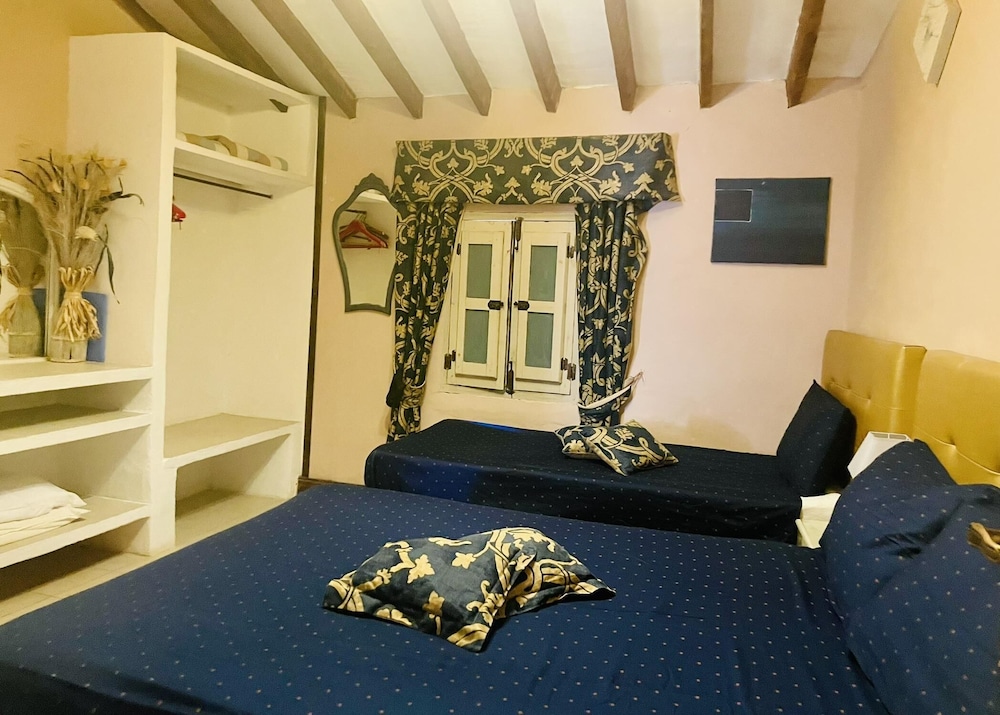 Pinoso/ubeda House With 6 Bedrooms
