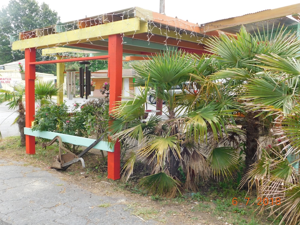 Little Shamrock Motel