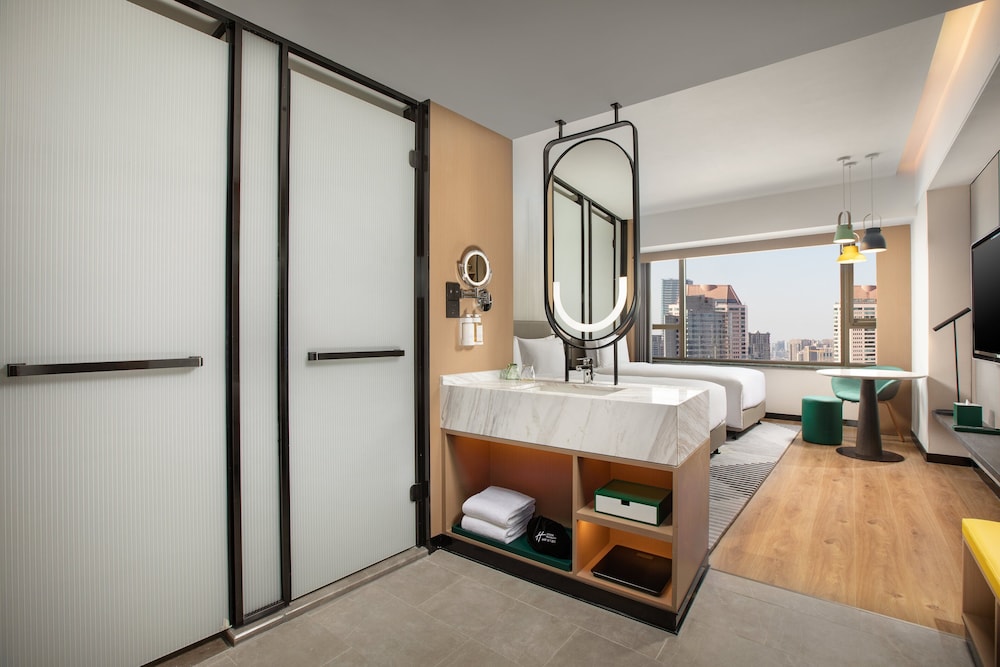 Holiday Inn Shanghai Nanjing Road by IHG 5