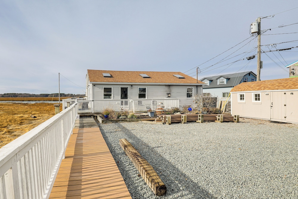 Walk to Beach: Water-view Seabrook Sanctuary