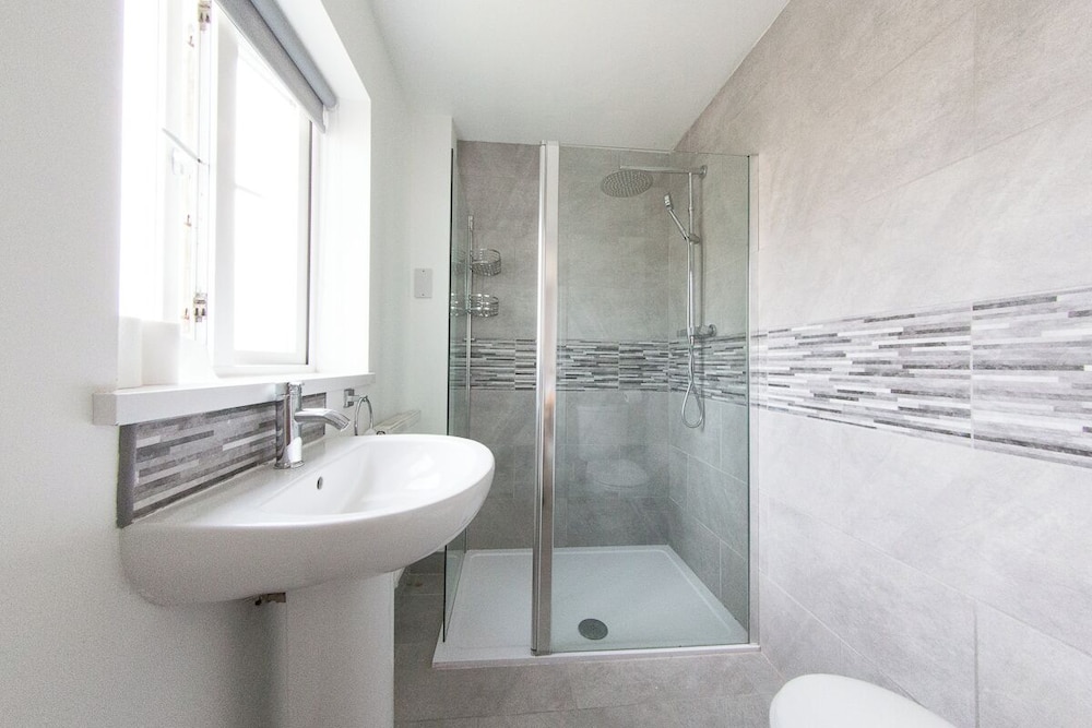 5 Bed Detached House - Sleeps 14
