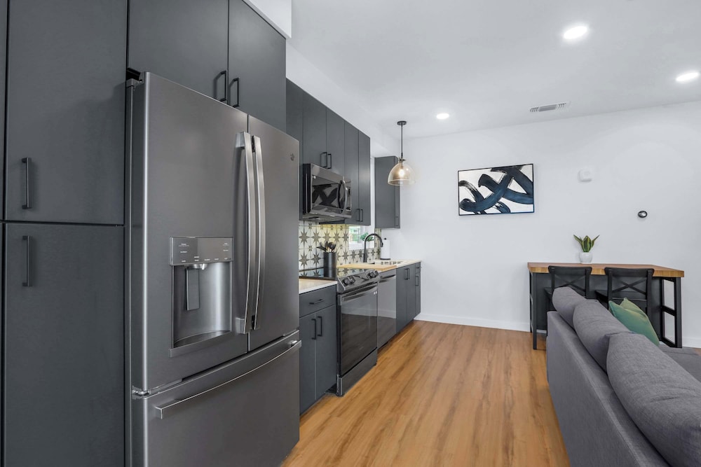 Creekside Modern Condo for 4