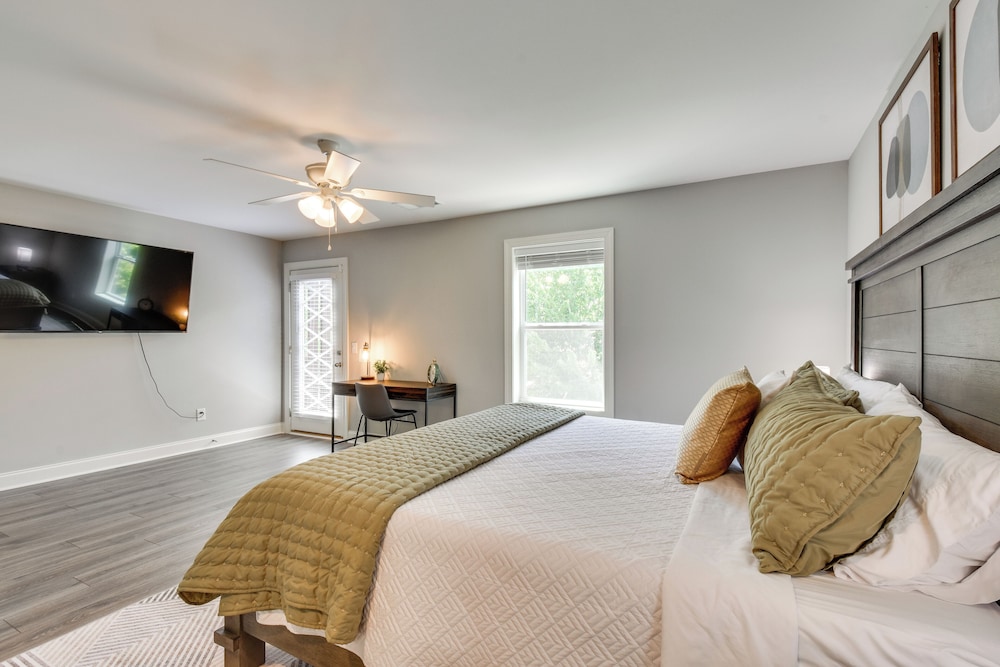 1 Block to Main St & River: Downtown Helen Condo