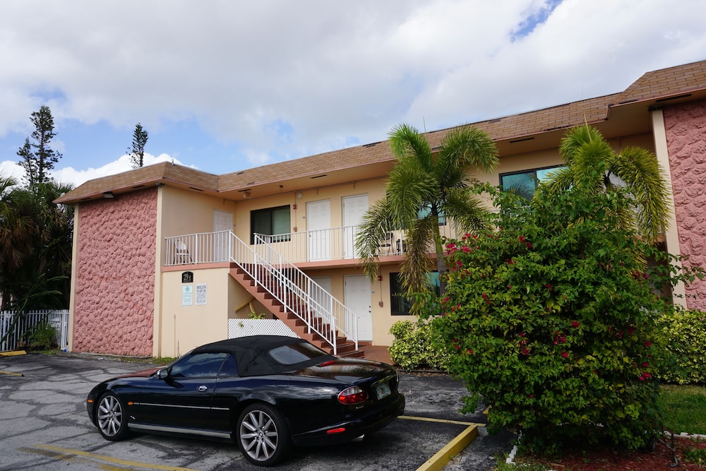 Mary Pop Apartments
