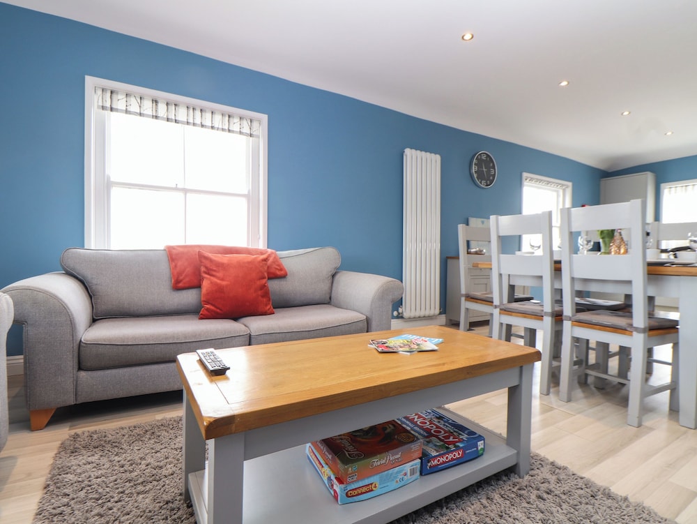 Flat 2 Niles Place