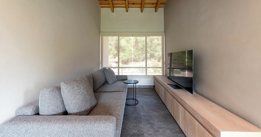 Casa Cundi-Contemporary Living in Nature