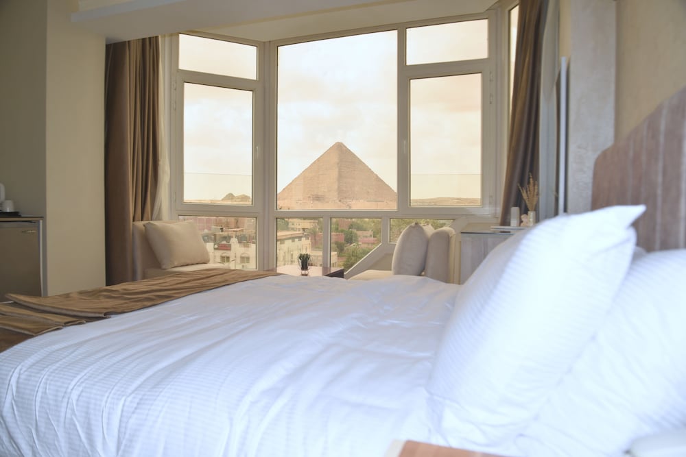 pyramids wonders hotel