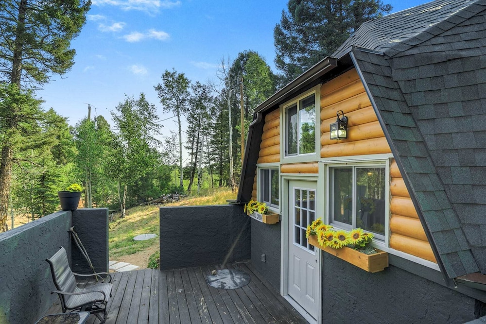 Crystal Cabin Pikes Peak Mountain w/ Wine Cellar view 2