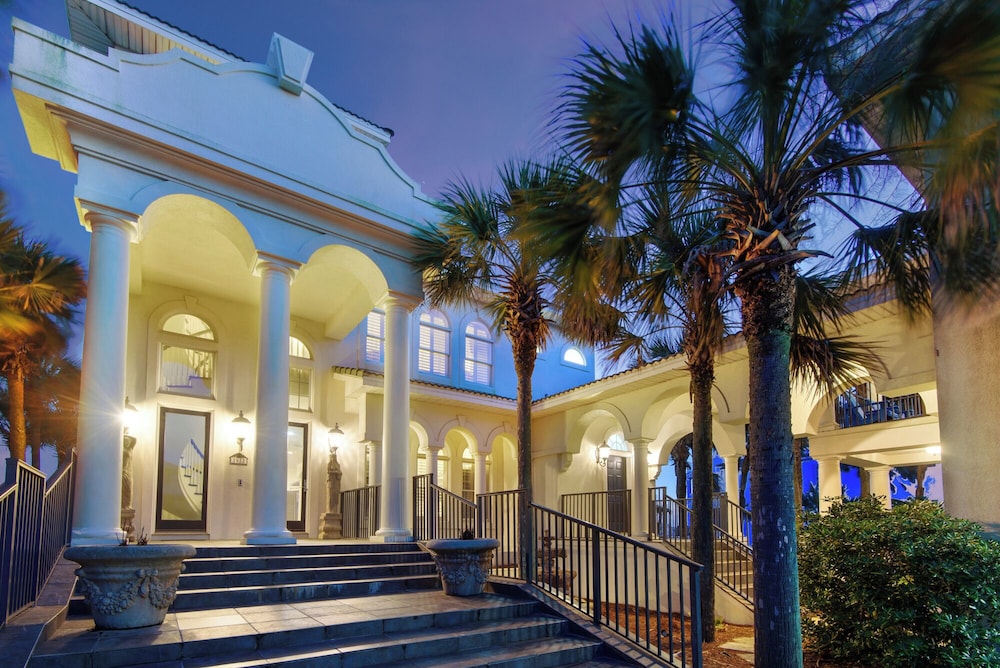 Stunning Views! 9BR Gulf Front Home, Pool, Elevator, Pool Table