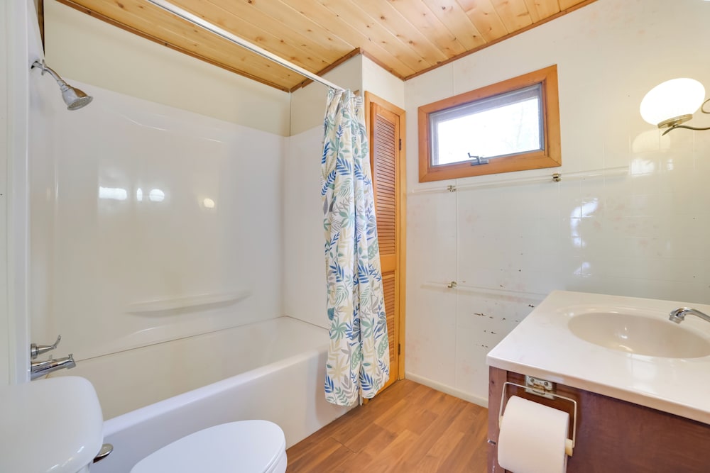 Steps to Lake: Cedarville Cabin w/ Community Perks