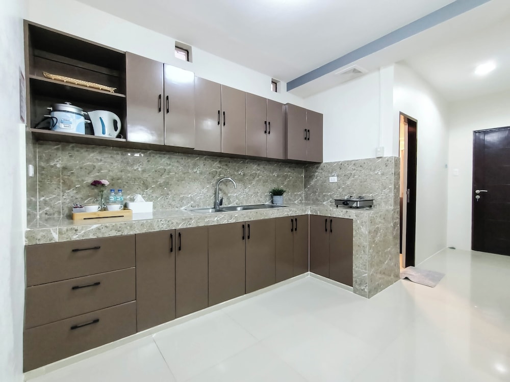 Manzil Anilao B&B Superior Bedroom U3