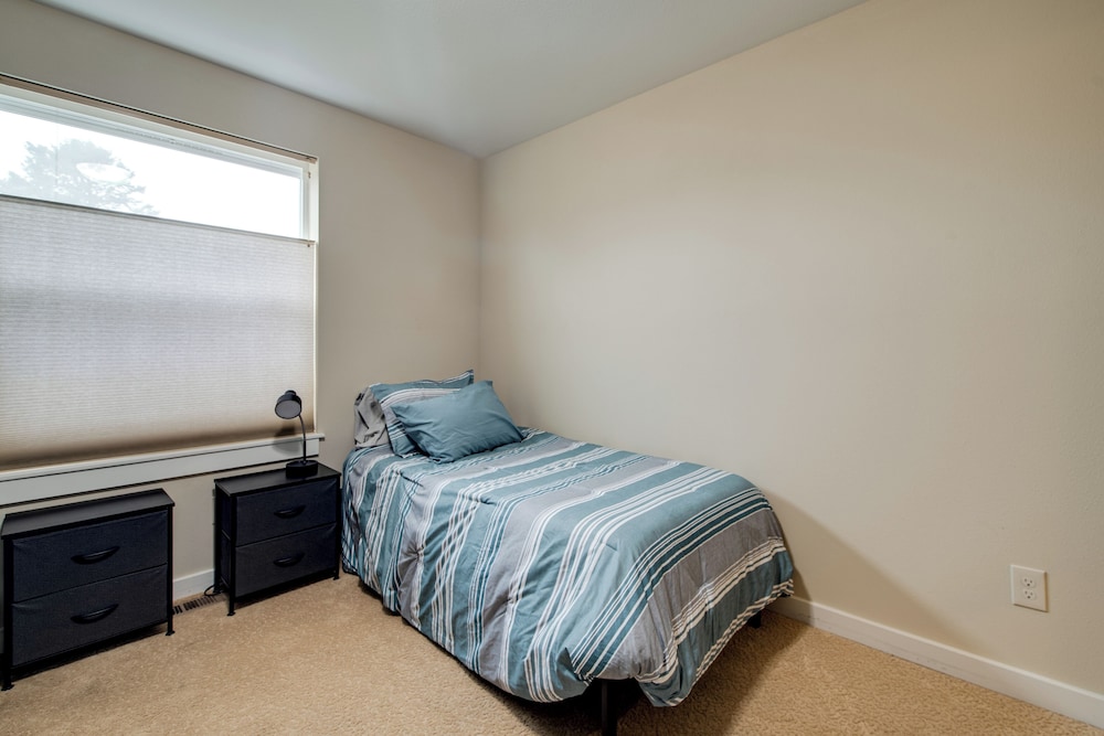 < 2 Blocks to Beach! Pet-friendly Home in Moclips