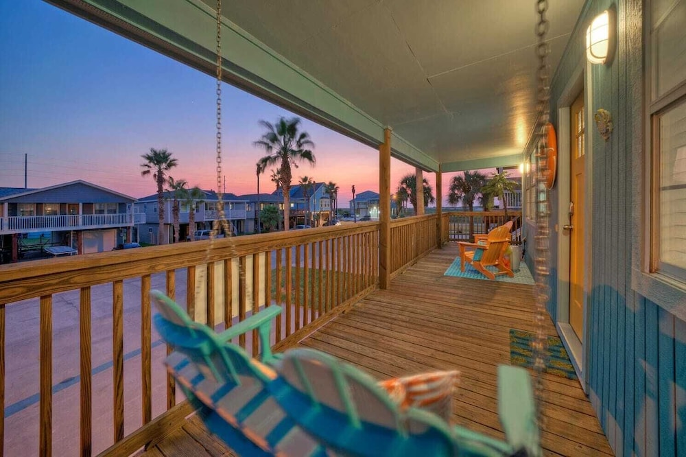 Sleeps 22 2 Homes w/ Private Pool, Game Room, Nature Views 7 BDR Avantstay