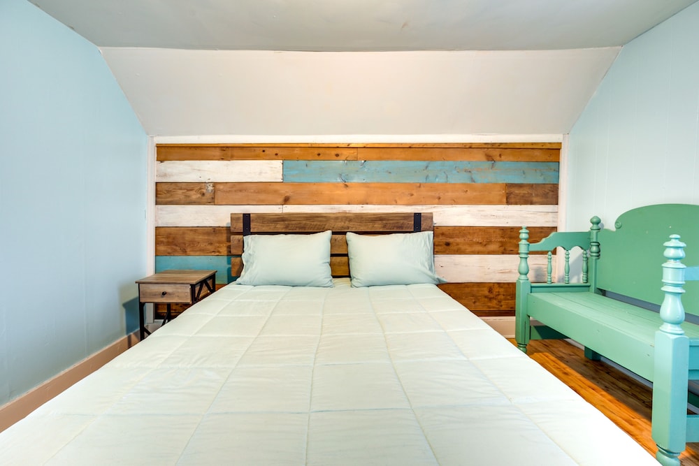 Pet-friendly Michigan Getaway w/ Porch & Kayaks! view 5